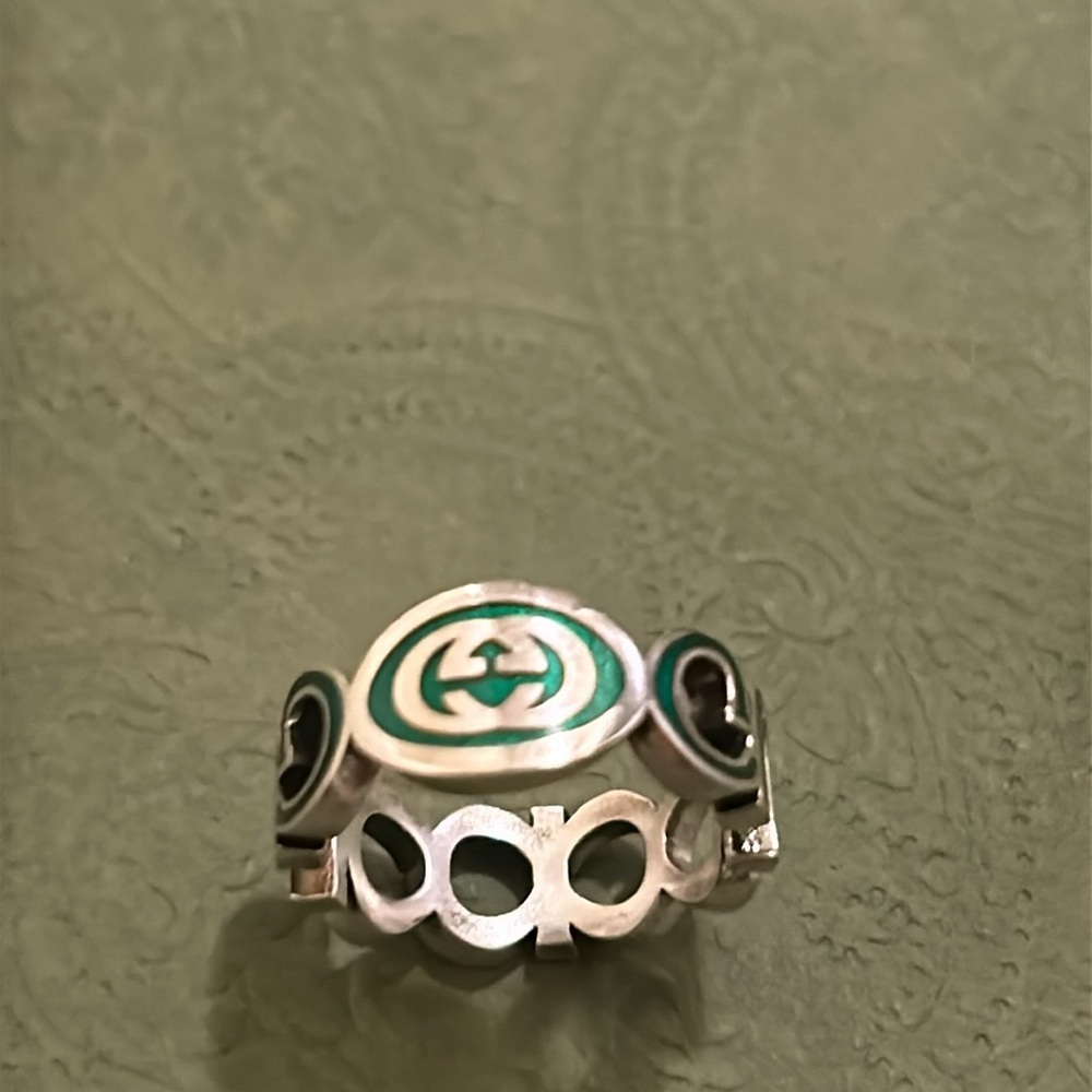 Gucci Unisex Sterling Silver Interlocking GG Logo Ring - Picture 3 of 6